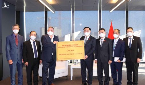 Các doanh nghiệp của Cộng hoà Áo tặng thiết bị y tế cho Việt Nam