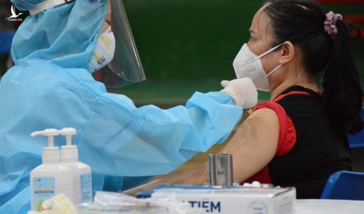TP.HCM: Hàng trăm ngàn người tới thời gian tiêm vắc xin Moderna mũi 2