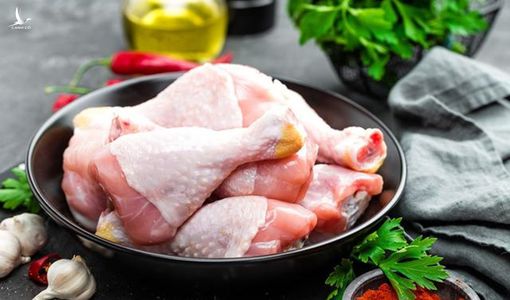 Nhân viên tiết lộ sự thật về những chiếc đùi gà trong siêu thị