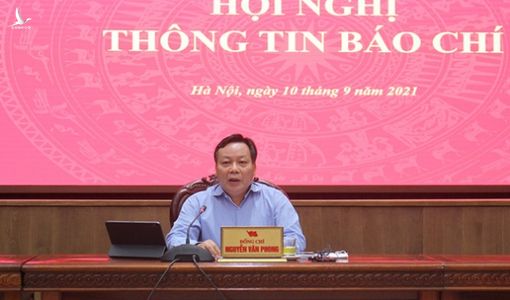 Phó bí thư Thành ủy Hà Nội: ‘Không thể giãn cách, phong tỏa mãi’