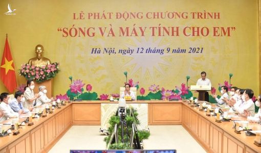 EVN ủng hộ 24.000 máy tính cho chương trình “Sóng và máy tính cho em”