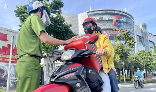 CSGT TP.HCM thông tin việc người dân tự chạy xe về quê sau ngày 30.9