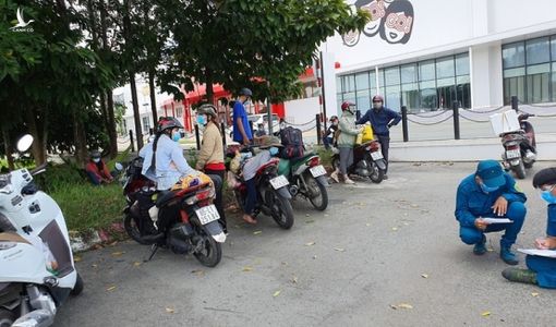 Trước ‘biển người’ về quê tránh dịch, các tỉnh miền Tây có động thái gì?