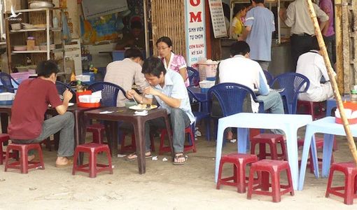Trinh sát vào vai khách ăn cơm tấm bắt nữ Giám đốc bị truy nã