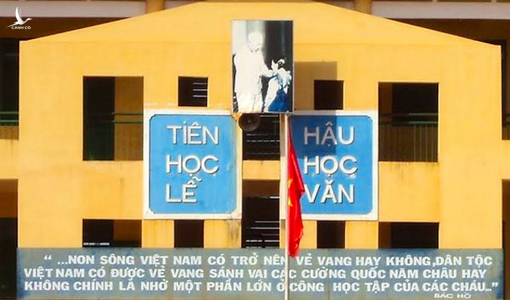 Tranh cãi lời đề nghị bỏ khẩu hiệu “Tiên học lễ, hậu học văn”