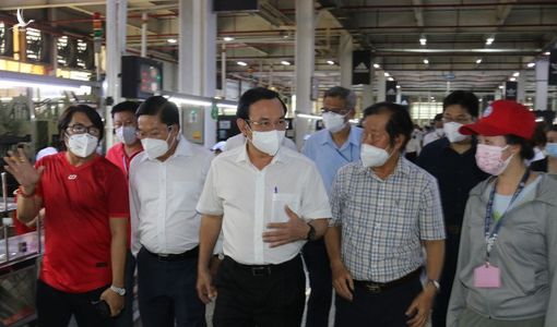 Bí thư Nguyễn Văn Nên chỉ đạo nóng khi kiểm tra phòng dịch ở Công ty Pouyuen