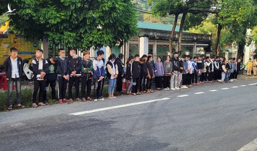 Hơn 50 thanh niên tụ tập đua xe, đánh võng trốn tán loạn khi bị công an truy đuổi