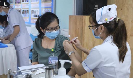 Còn rất nhiều vắc xin phải “cất trong kho”, Bộ Y tế ra tối hậu thư cho các địa phương