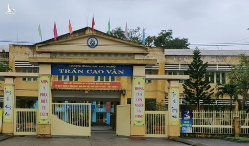 Một nam sinh ở Quảng Nam tiêm liên tiếp 2 mũi vắc xin phòng Covid-19 trong một buổi