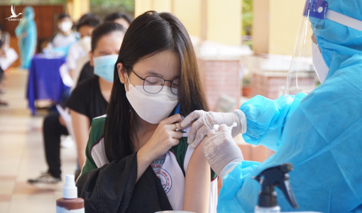 Giám đốc Sở GD-ĐT Hà Nội đính chính phát ngôn hoàn trả 2 lô vắc xin