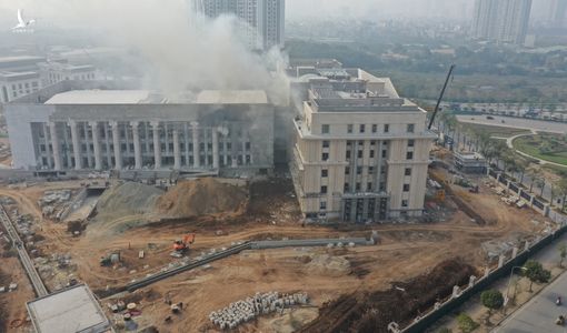 Cháy công trình trụ sở TAND TP.Hà Nội, cột khói đen cao hàng chục mét