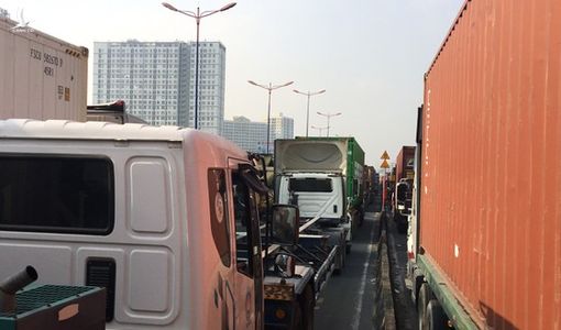 Kẹt xe nghiêm trọng trên xa lộ Hà Nội, TP.HCM ra phương án khẩn