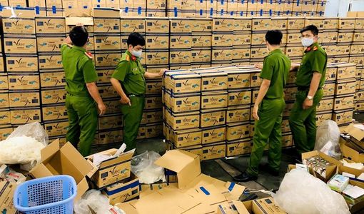 Bắt giám đốc lừa bán găng tay y tế chiếm đoạt hơn 1 triệu đô la