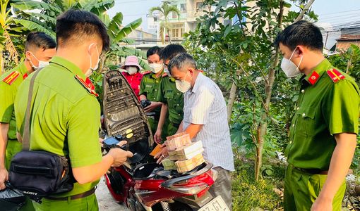 Phá vụ buôn lậu vàng ‘khủng’, khám xét tiệm vàng lớn nhất TP Long Xuyên