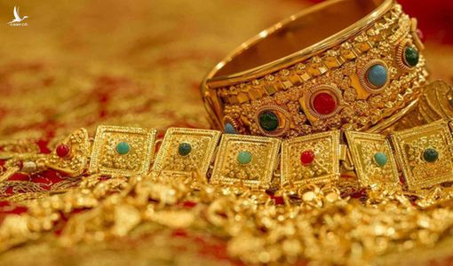 Giá vàng biến động do dân buôn chốt lời, các chuyên gia nhận định thế nào?