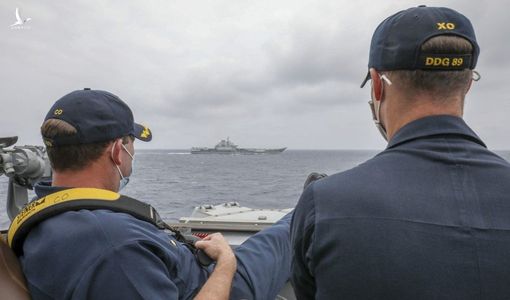 Lộ điểm yếu của tàu sân bay Trung Quốc qua bức ảnh thủy thủ Mỹ chụp