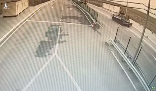 Xe tăng Nga đang tiến vào Ukraine từ nhiều phía