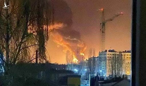 Bằng chứng nhiều vụ nổ lớn liên tiếp khiến thủ đô Kiev rung chuyển