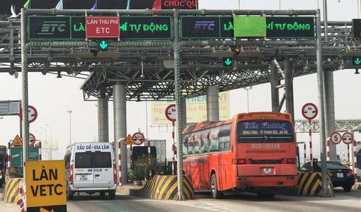 Thủ tướng yêu cầu đẩy nhanh tiến độ dán thẻ định danh ô tô để thu phí không dừng