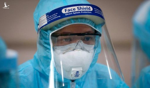 Thêm 21.909 ca COVID-19, 14.982 ca trong cộng đồng ngày 8/2