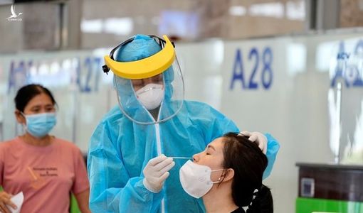 Một công ty bán kit xét nghiệm COVID-19 chênh lệch giá trên 100%