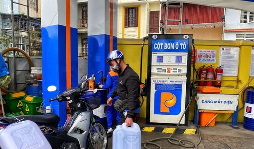 Tiết kiệm vài chục nghìn nhưng ‘mang bom về nhà’ khi mua xăng tích trữ