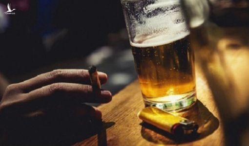 Xây dựng lộ trình tăng thuế với thuốc lá, bia, rượu