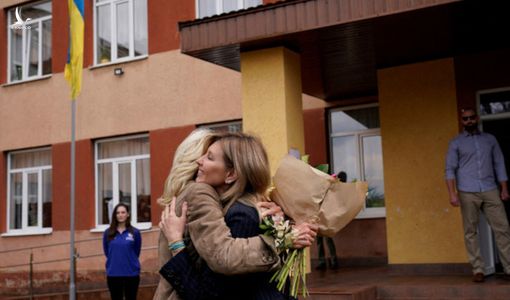 Đệ nhất phu nhân Mỹ bí mật sang Ukraine bằng xe hơi