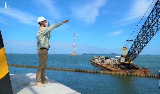 Đằng sau đường điện vượt biển dài nhất Đông Nam Á