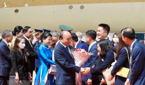 Bất ngờ về nghi thức bắn 21 phát đại bác chào đón Chủ tịch nước Nguyễn Xuân Phúc