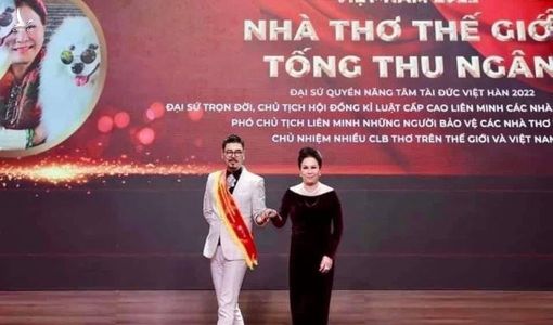 Nhà thơ “thế giới” và cảnh báo về chứng háo danh trong xã hội