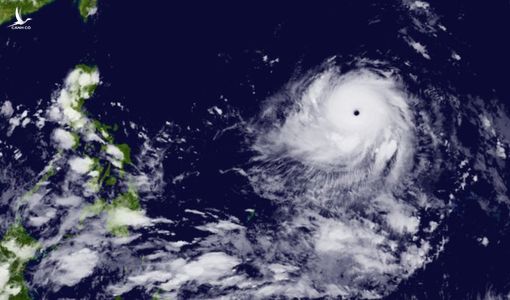 Siêu bão mạnh nhất toàn cầu từ đầu năm đến nay lao về Philippines, Việt Nam theo dõi sát