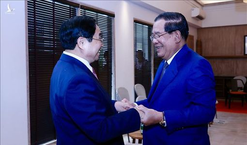 Cái nắm tay của Thủ tướng Hunsen