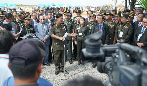 Thủ tướng Hun Sen điều quân bắn hạ máy bay không người lái gần biên giới Việt Nam