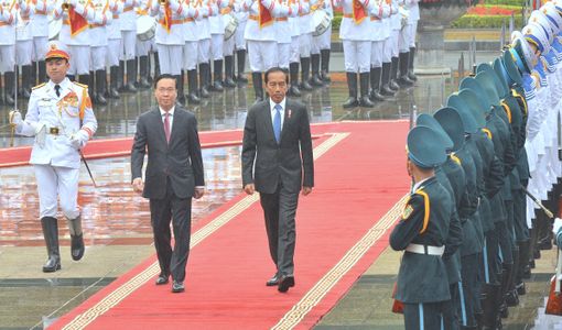 Việt Nam bắn đại bác chào mừng Tổng thống Indonesia