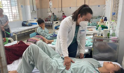 Số người nhập viện tăng vọt nghi ngộ độc sau khi ăn bánh mì ở Đồng Nai