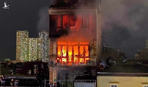 Cháy ở phố Định Công Hạ 3 người thoát nạn
