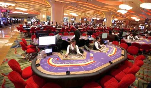 Bộ Tài chính đề xuất kéo dài thời gian thí điểm cho người Việt Nam vào chơi casino