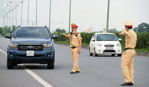 Đề xuất Bộ Công an tài xế bị phạt 30 – 40 triệu đồng, trừ điểm nếu đi ngược chiều, lùi xe trên cao tốc