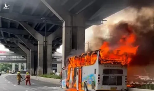 Thái Lan: Cháy xe buýt đưa đón học sinh 10 em chết, còn 25 em chưa tìm thấy