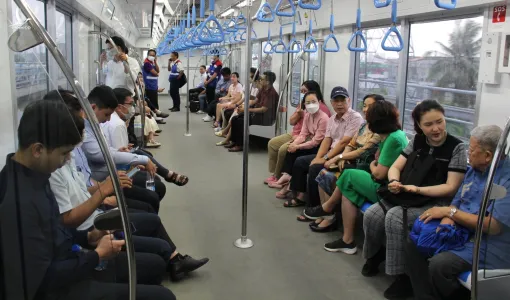 TP.HCM: Người dân được miễn phí đi tàu điện và xe buýt kết nối tuyến Metro số 1 trong 30 ngày