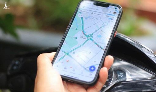 Từ 2025, xem Google Maps khi lái xe bị phạt bao nhiêu?