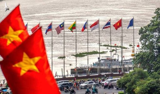 GIỮA PHONG BA, ĐẤT VIỆT VẪN CHỈ MỘT HƯỚNG
