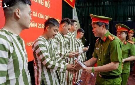ĐẤT NƯỚC TRỌN NIỀM VUI