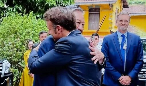 PHÁP ĐẶT MỘT CHÂN VÀO CỬA – VIỆT NAM CHỦ ĐỘNG MỞ LỐI