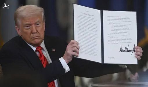 TÒA ÁN CHẶN TỔNG THỐNG TRUMP: RANH GIỚI QUYỀN LỰC