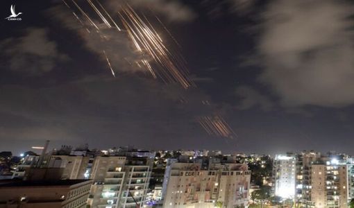Tehran muốn đàm phán, gửi thông điệp khẩn: “Miễn là Washington không nhúng tay”