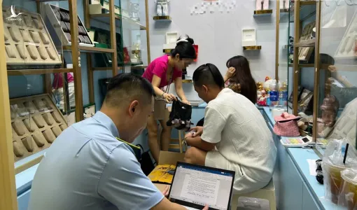 Hàng giả hàng bẩn “tháo chạy”, nhiều địa phương liên tiếp phát hiện vụ tẩu tán