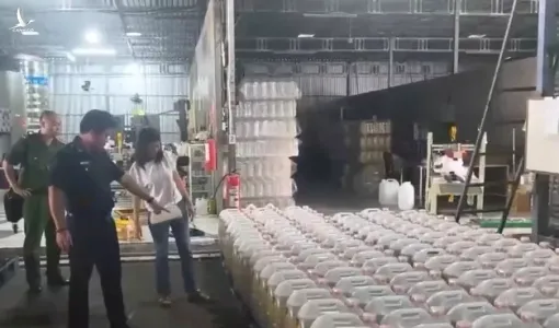 Dầu chăn nuôi đem bán cho người: Đường dây làm giả dầu ăn Ofood trục lợi hàng nghìn tỷ đồng bị triệt phá