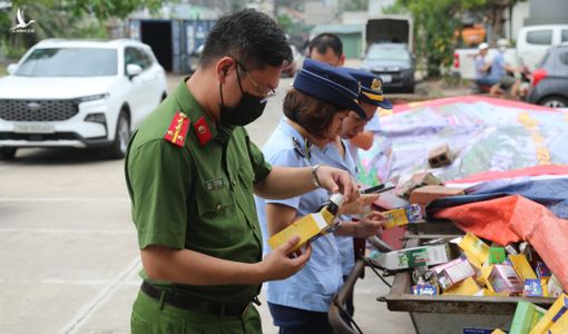 Hàng nghìn hộp “đông trùng hạ thảo, thực phẩm bổ sung vitamin”… bị vứt bỏ tại bãi rác ở Quảng Ninh